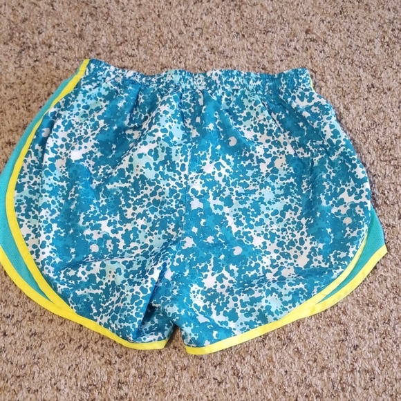 Nike Running Shorts - Picture 2 of 5